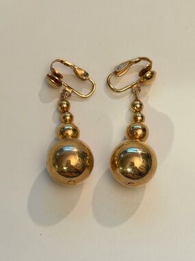 Vintage gold tone clip on earrings